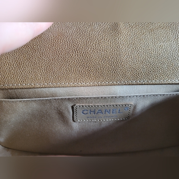 Chanel Old Medium Boy - Picture 7 of 12